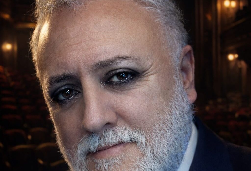 El hombre que guardaba las noches en el bolsillo