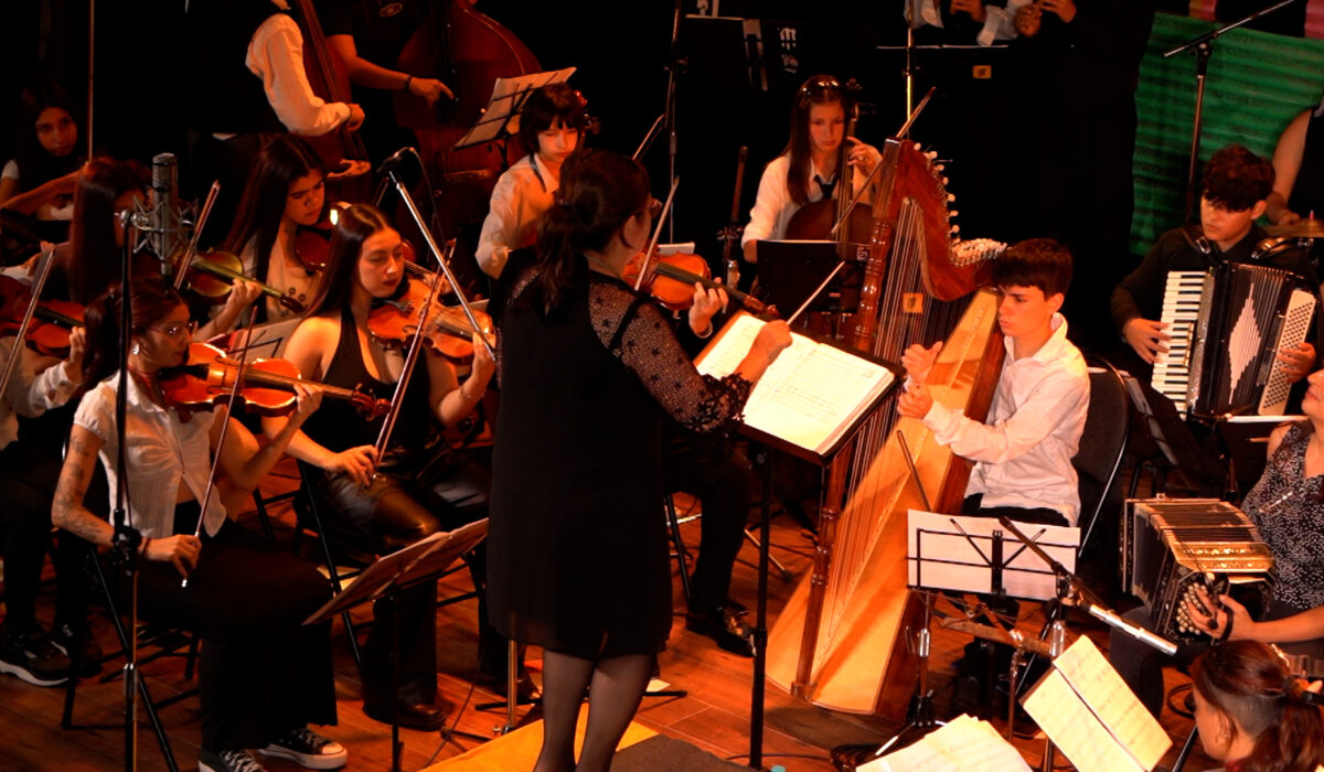 VARIETÉ DE TANGO POR LA ORQUESTA TUNQUELEN