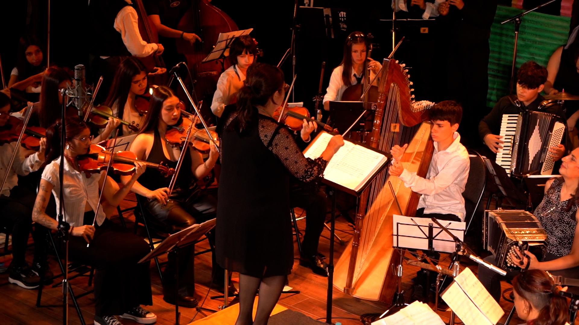 Lee más sobre el artículo VARIETÉ DE TANGO POR LA ORQUESTA TUNQUELEN